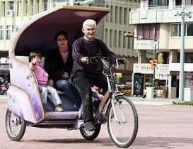 3 tekerlekli elektirikli bisiklet Antalya yollarında..